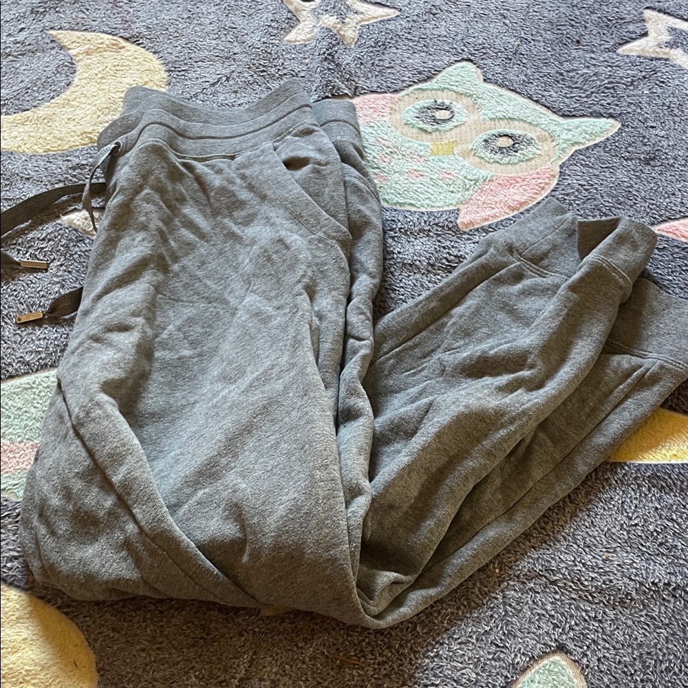 Cozy Gray Sweatpants (Bin V)